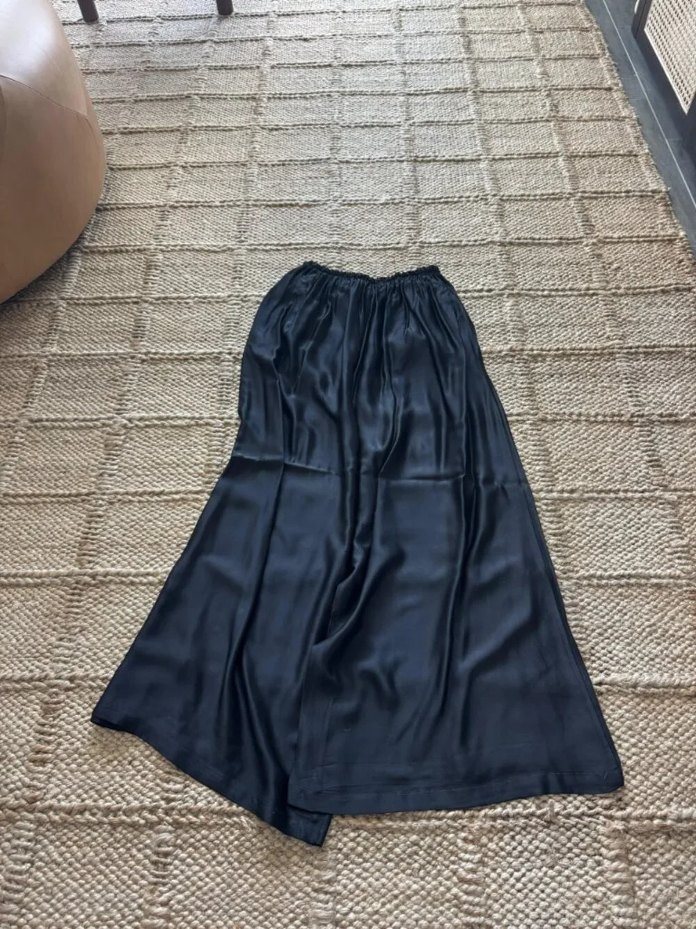 Italian Wide-Leg Pants & Top Set | Black | Minimalist Luxe - Picture 6 of 9